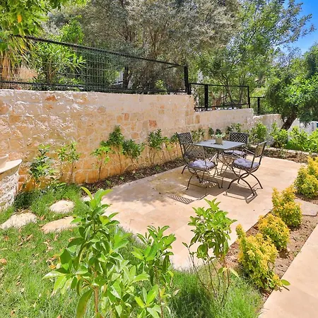 Peninsula Gardens Villa